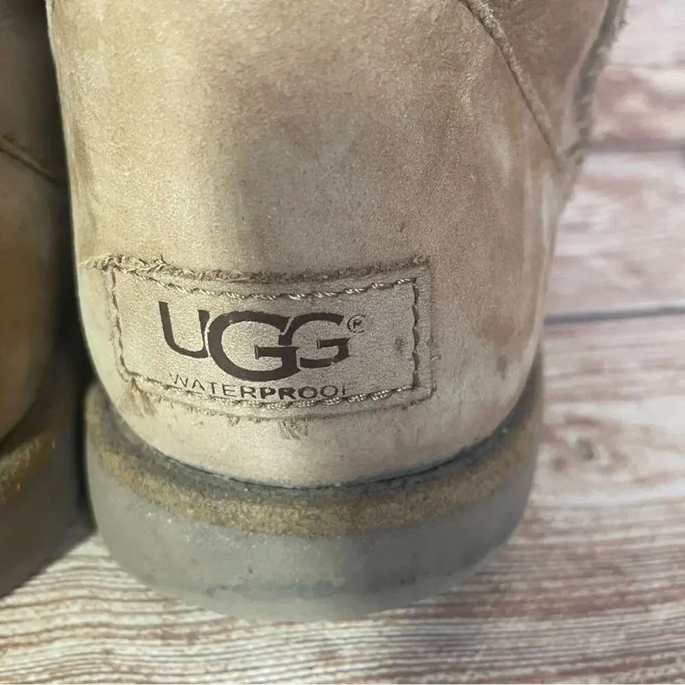 UGG Girls Classic Short II Pull On Winter Boots, Size 5 M Big Kid
